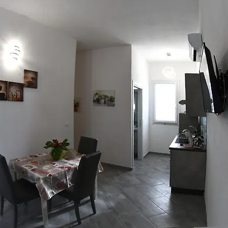 Ada * Leverano